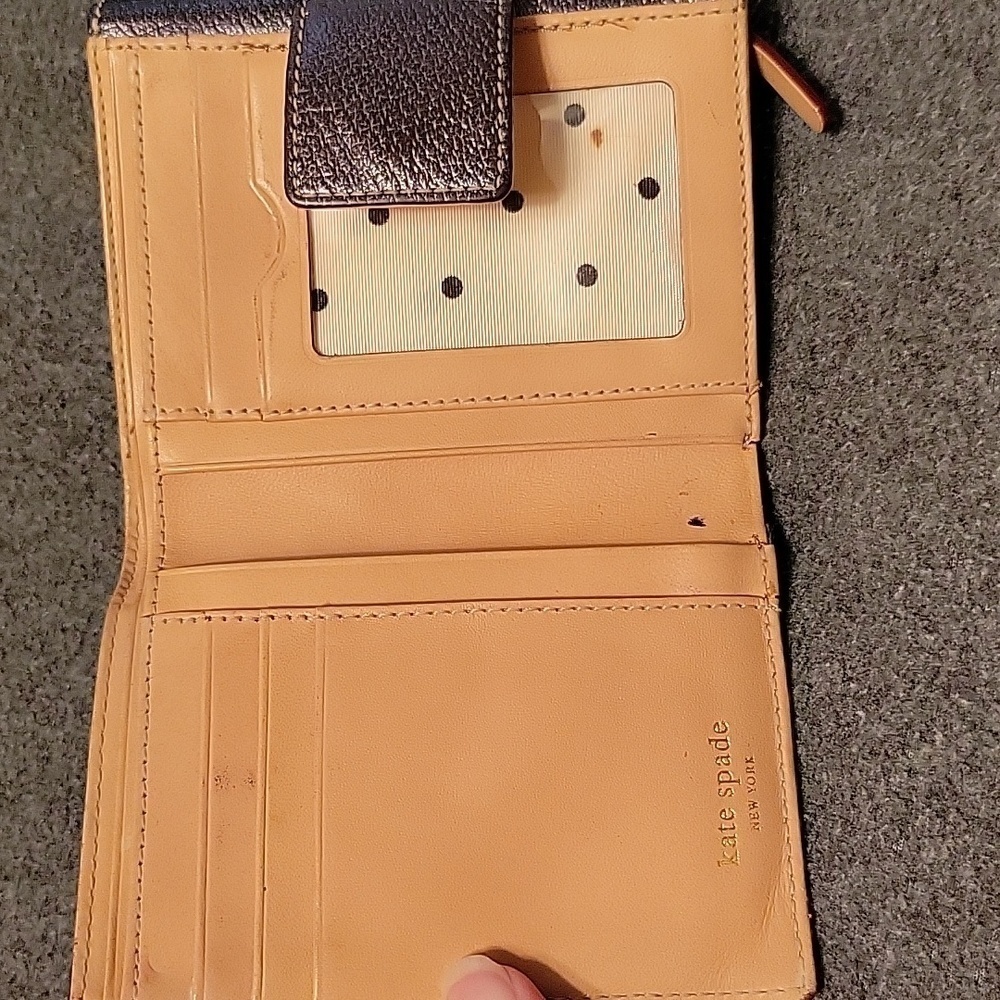 Small Kate Spade wallet snap & zipper closure...sew pictures for condition - Picture 6 of 15